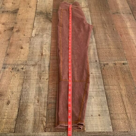 Free People Movement Women’s red marbled leggings medium - Picture 10 of 12